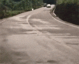 说出来你们可能不信，刚刚被一辆面包车以惯性漂移超了我 - Speaking out, you may not believe it. It has just been passed by me by a van.