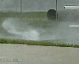 Two firefighters catch a out of control water pipe,两枚消防员蜀黍活捉一条失控水管