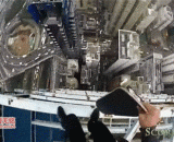 房顶玩滑板非常刺激 - It's very exciting to play the skateboard on the roof