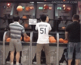 大叔开挂投篮，彻底跌破我的下巴！ - The uncle opened the shot and broke my chin completely!