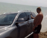 砸不碎的玻璃的车，哥们锤子不行换个诺基亚试试 - Smashed glass car, brother hammer can not change a NOKIA try.