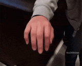 手指可以向后翻....厉害了我的妹 - The fingers can be turned back. So my sister...