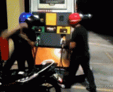 红帽子的兄弟说：这他么是我的车！ - The brother of the red hat said, 