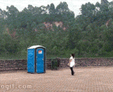 How can the rest of the toilet change in the world? It must be the wrong way for me to open the door to [2P],卧槽，怎么上个厕所世界都变了？一定是我开门的方式不对[2P]