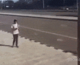 A mobile phone for a motorcycle, it's worth it!,一部破手机换一辆摩托车，值了！