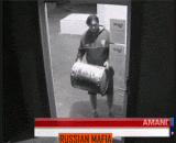 特么劳资费那么大力气砸门，门居然没上锁！ - The cost of labor is so great that the door is not locked.