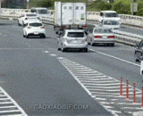 The Japanese Prime Minister's motorcade requires other vehicles to avoid it,日本首相车队要求别的车辆避让