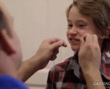 Come, Baba help you pull out your teeth!,来，粑粑帮你拔牙！