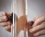 The magnetic liquid in the glass tube can play this way,玻璃管中的磁性液体可以这么玩