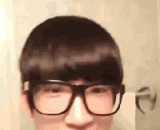 摘了假发感觉五官也没有了 - The wigs had no senses.