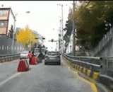 倒车技术果然牛逼！逃过一劫啊 - The technology of reversing is the best! Escape a robbery