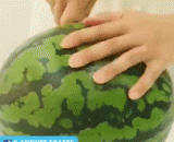 Watermelon is easy to cut, and it's convenient to go to watermelon,西瓜这样切才对，去西瓜子方便
