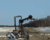 The flamethrower of the oil field is spectacular.,油田的喷火管，太壮观了