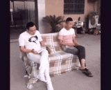 交了一群不靠谱的损友 - A group of unreliable friends