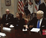 川普： 没什么.... 宝宝就是手痒..... 想动动... - Trump: no baby. What... Is Shouyang... Want to move...