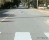 Canadian schools draw 3D on the road, girls remind drivers to slow down.,加拿大学校在马路上画3D女孩 提醒司机减速