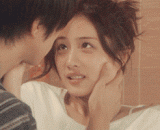 第一次住女朋友的家打算亲热，她爸突然进来了 - The first time my girlfriend's house was going to be intimate, her father suddenly came in.