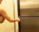 大胸妹子的开啤酒瓶盖方式 - The way of opening the beer bottle cap for the sister of the big chest