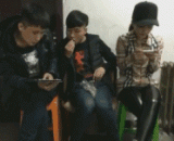 吃瓜子，妹子你抓到啥了！ - Eat melon seeds, sister you caught what!