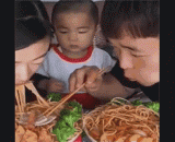 儿子：吃你mmp哦 这是我妈滴 - Son: eat you MMP. Oh, this is my mother