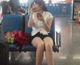 My sister's music is not close to the leg!,妹子乐的合不拢腿！