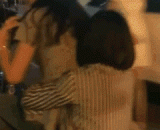 骑个电驴是靠电的，不是靠浪的 - An electric donkey is powered by electricity, not by the waves.