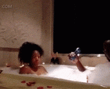 The water is still running under the body,水就在身下还跑啥咧