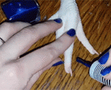 精致的女孩子吃凤爪也要很精致 - Exquisite girls are also very delicate to eat chicken feet