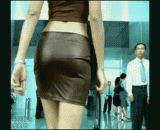 妹子为了回头率也蛮拼的 - My sister also spells the back rate.