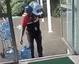 牛人一次扛5桶水，你能扛多少桶？ - The cow man carries 5 barrels of water at a time. How many barrels can you carry?