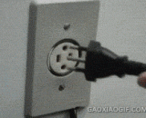这个插头设计的是不是有点智障 - This plug is designed to be a little mentally retarded