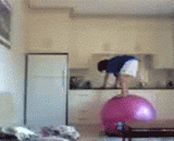 健身球这么玩不是作死吗 - Isn't the fitness ball playing like this