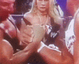 还让不让人好好掰个手腕了 - And let's not break a wrists