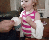 Boyfriend buys your favorite ice cream and wants to feed you.,男朋友买了你最爱吃的冰淇淋，并且要喂你吃的时候...