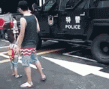 Special police armored vehicles attacked, SWAT counterattacked quickly, and armed elements in the streets launched.,特警装甲车遭袭，特警迅速还击，与武装分子在街头展开对射