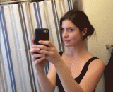 I took photos with goddess... Little black Sao year, you are too naughty.,我与女神的自拍照......小黑骚年，你太调皮了