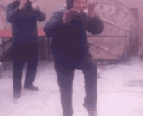 不如跳舞，谈恋爱不如跳舞... - It's better to dance than to talk about love.