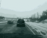 教练说了，开车的时候要环顾一下四周 - The coach said, look around when driving.