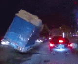 旁边司机表示已经吓尿了 - The driver at the side said he had been scared of the urine.