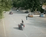 这司机是故意的吧 - Is this driver on purpose