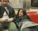 地铁上遇到了女色狼，还想让无辜路人帮他揉 - The subway met the female wolf, and wanted the innocent passers-by to knead him.