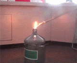 Lighting the bucket full of alcohol steam is very cool!,点燃装满酒精蒸汽的水桶的效果，好酷炫！