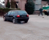 The tow truck pulled the engine out, which is going to be noisy.,拖车把发动机都拉出来了，这要闹哪样