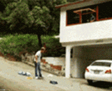 When we see lovers quarrelling, we must help as passers-by.,当看到有情侣吵架时，我们作为路人一定要过去帮忙！