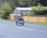 接下来就可以真正的坐上轮椅了 - Then you can really sit in a wheelchair