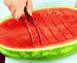 This is the knife to cut the watermelon,这才叫切西瓜的刀