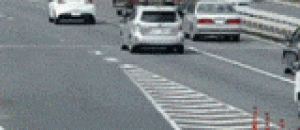 日本首相车队要求别的车辆避让 - The Japanese Prime Minister's motorcade requires other vehicles to avoid it