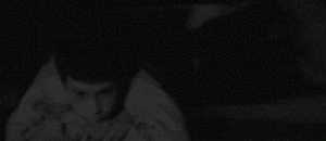 躲在床底突然变鬼 - Hid at the bottom of the bed and suddenly become a ghost