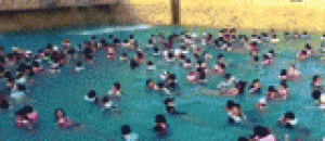 韩国一家游泳池能掀起2.6m的波浪，好刺激！ - A Korean swimming pool can set off 2.6m waves, so exciting!